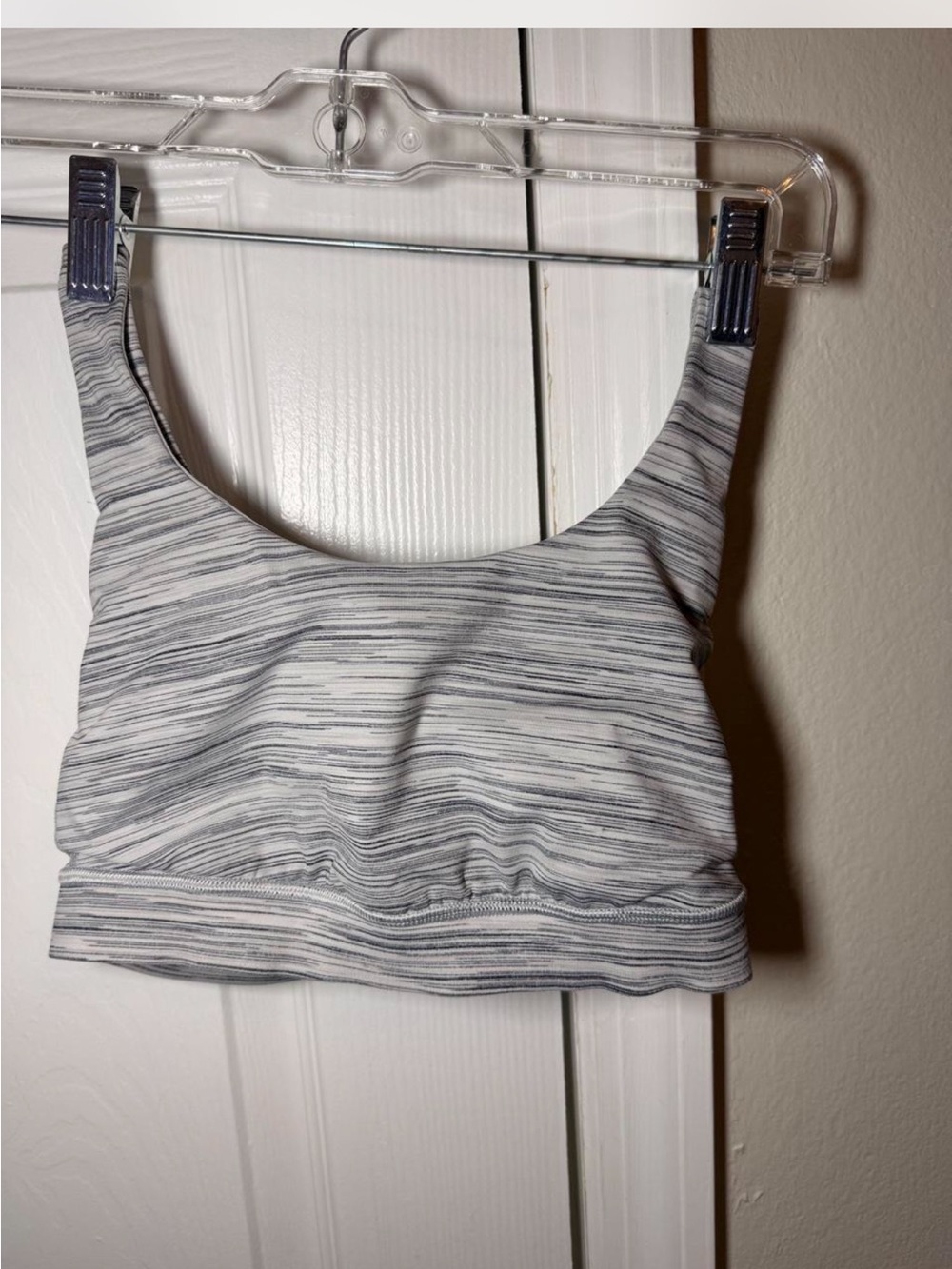 Lululemon- Women’s Gray Striped Seamless sports bra Size 4 ( flaw read below 👇🏻